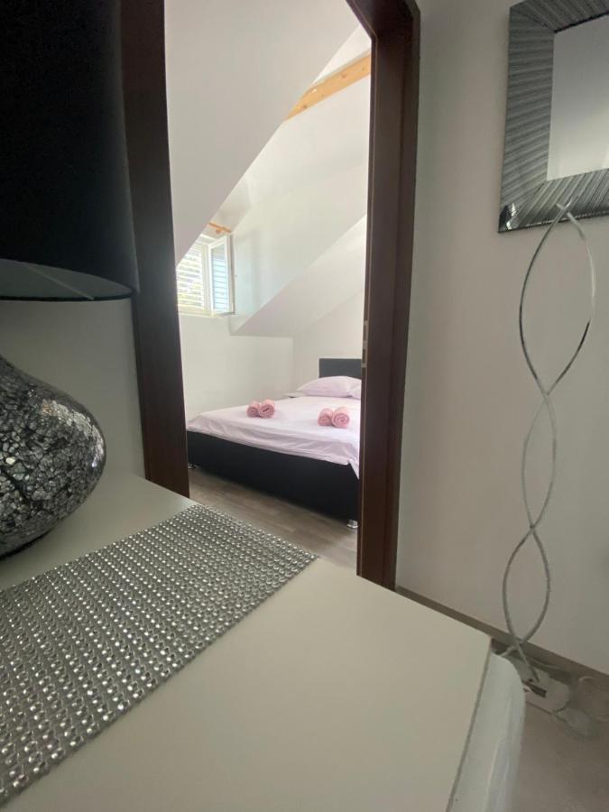 Guesthouse Ruza Sobra Apartments In The Attic Of The House Экстерьер фото